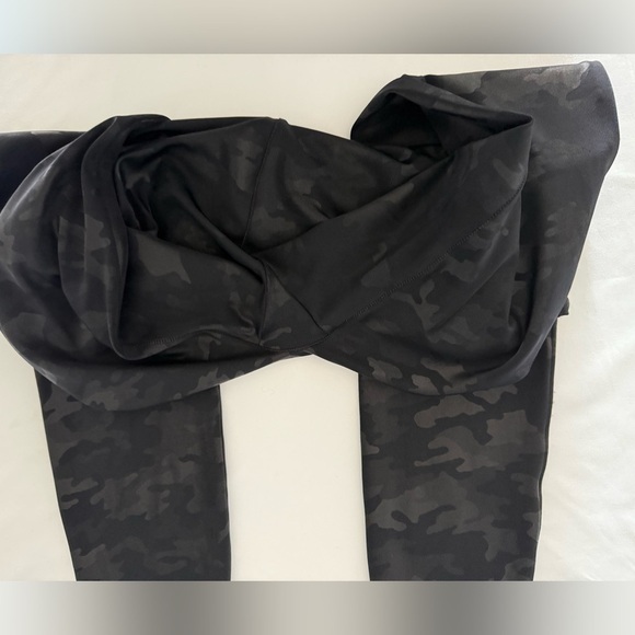 SPANX Faux‎ Leather Camo Leggings Matte Black Camo Size Large - Picture 14 of 14